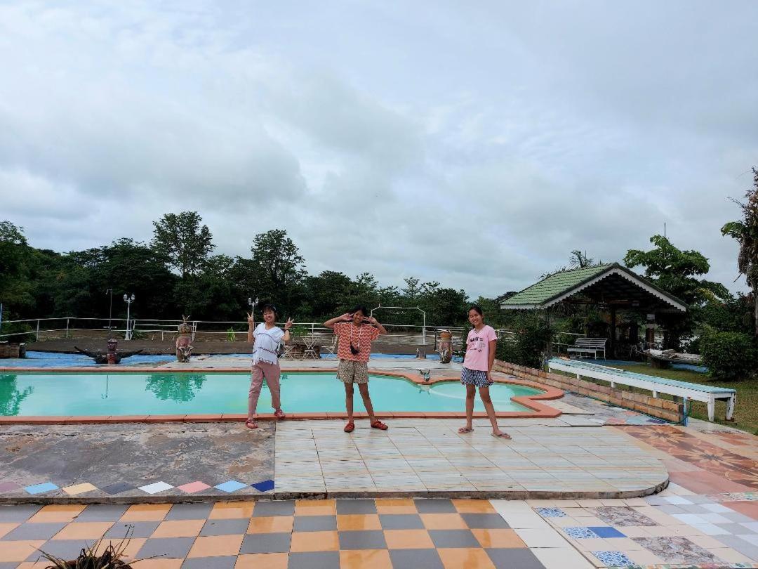 Scenic Riverside Resort Kamphaeng Phet Dış mekan fotoğraf