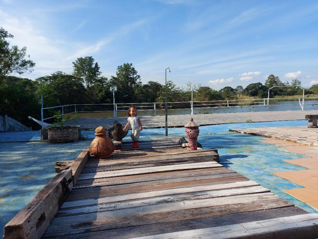 Scenic Riverside Resort Kamphaeng Phet Dış mekan fotoğraf